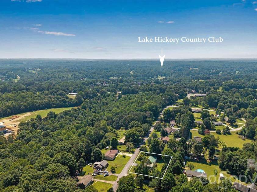 5135 36th Street Drive, Hickory, NC 28601.  MLS# CAR4406637, YatesRealty ID 39399. 