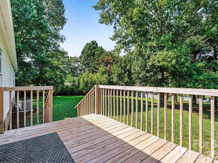 5135 36th Street Drive, Hickory, NC 28601.  MLS# CAR4406637, YatesRealty ID 39399. Back Deck/Fenced Back Yard View