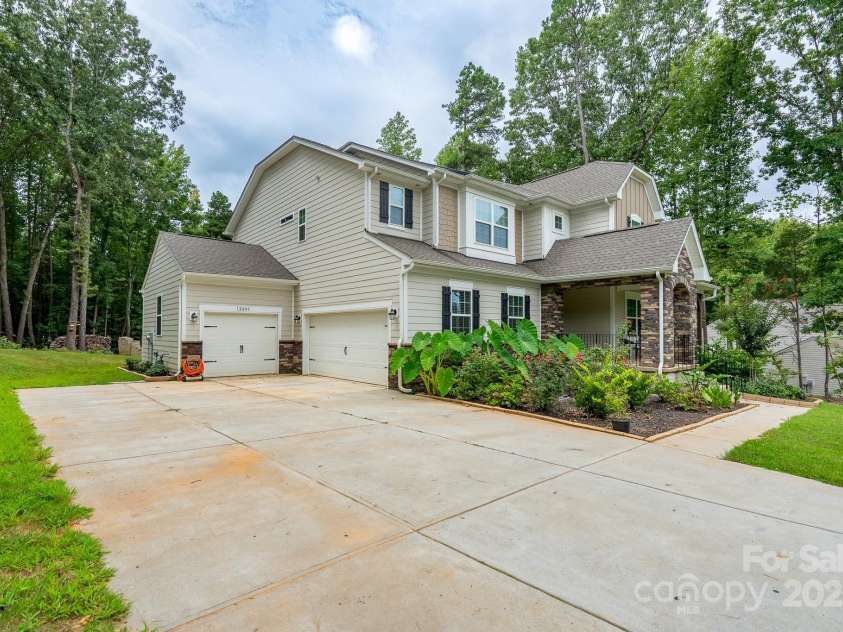 12009 Wild Ginger Lane, Charlotte, NC 28227.  MLS# CAR4293416, YatesRealty ID 394. 
