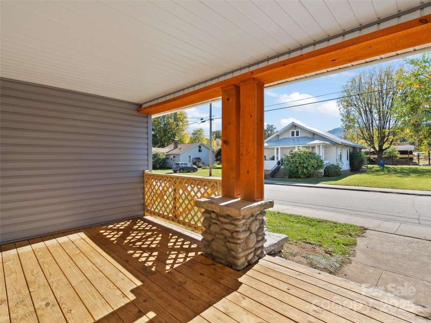 290 Killian Street, Waynesville, NC 28786.  MLS# CAR4181896, YatesRealty ID 394. 