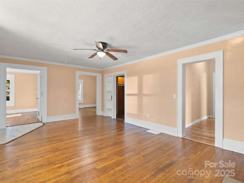 290 Killian Street, Waynesville, NC 28786.  MLS# CAR4181896, YatesRealty ID 394. 