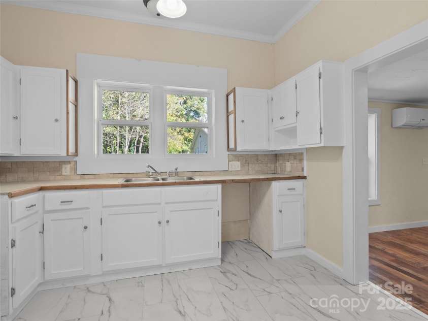 290 Killian Street, Waynesville, NC 28786.  MLS# CAR4181896, YatesRealty ID 394. 