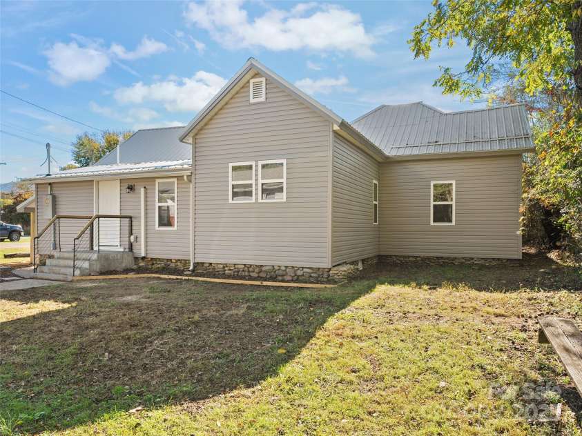 290 Killian Street, Waynesville, NC 28786.  MLS# CAR4181896, YatesRealty ID 394. 