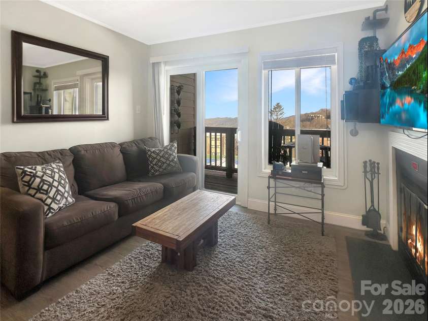 101 Sugar Ski Drive, Sugar Mountain, NC 28604.  MLS# CAR4340782, YatesRealty ID 3940. 