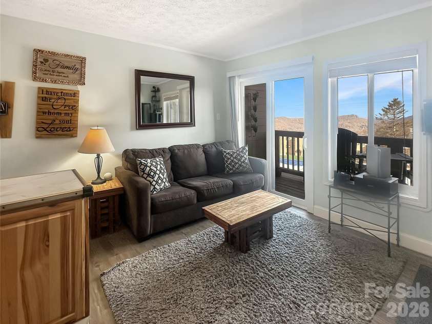 101 Sugar Ski Drive, Sugar Mountain, NC 28604.  MLS# CAR4340782, YatesRealty ID 3940. 