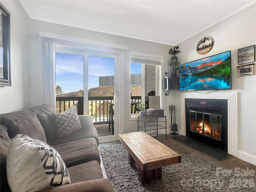 101 Sugar Ski Drive, Sugar Mountain, NC 28604.  MLS# CAR4340782, YatesRealty ID 3940. 