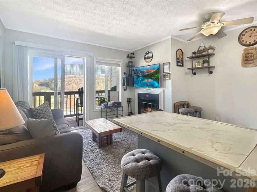 101 Sugar Ski Drive, Sugar Mountain, NC 28604.  MLS# CAR4340782, YatesRealty ID 3940. 