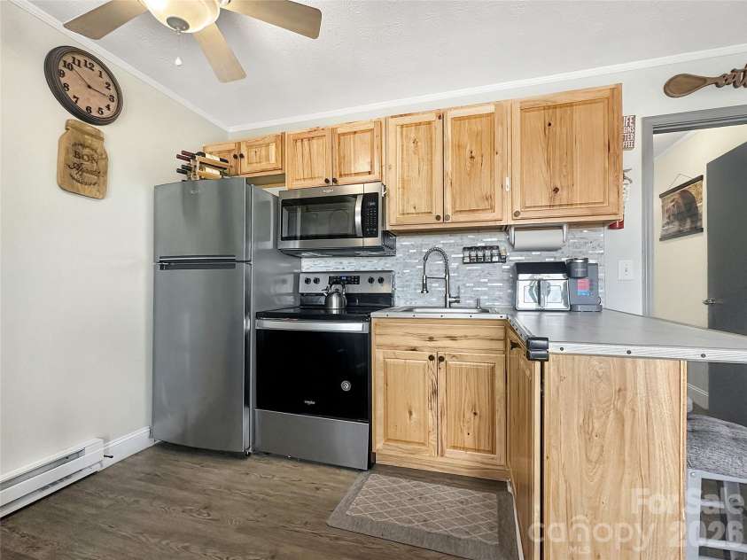 101 Sugar Ski Drive, Sugar Mountain, NC 28604.  MLS# CAR4340782, YatesRealty ID 3940. 