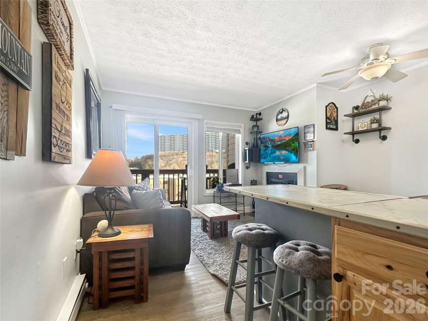 101 Sugar Ski Drive, Sugar Mountain, NC 28604.  MLS# CAR4340782, YatesRealty ID 3940. 