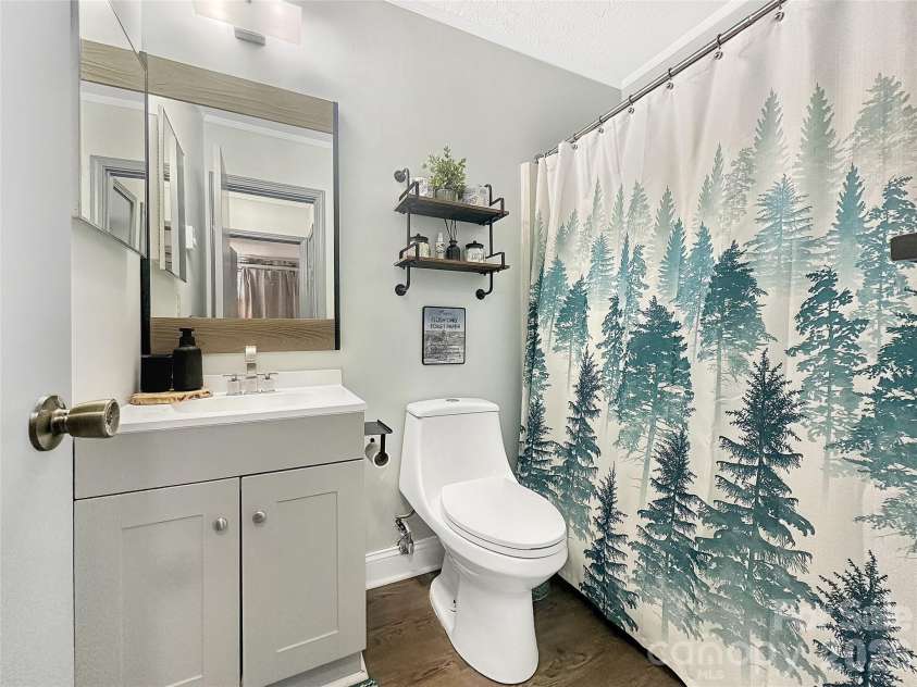 101 Sugar Ski Drive, Sugar Mountain, NC 28604.  MLS# CAR4340782, YatesRealty ID 3940. 