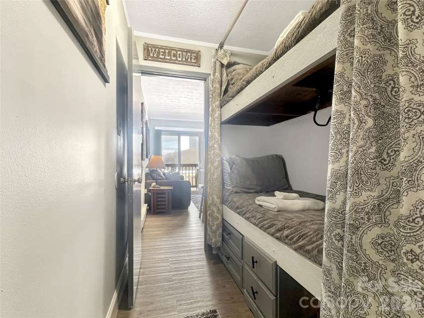 101 Sugar Ski Drive, Sugar Mountain, NC 28604.  MLS# CAR4340782, YatesRealty ID 3940. 