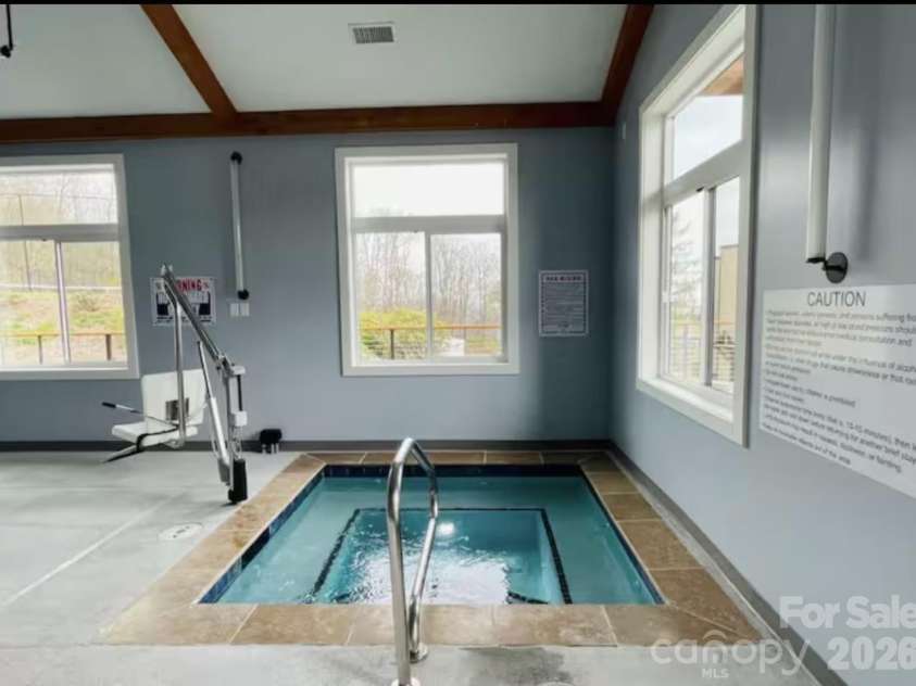 101 Sugar Ski Drive, Sugar Mountain, NC 28604.  MLS# CAR4340782, YatesRealty ID 3940. Clubhouse Hot Tub