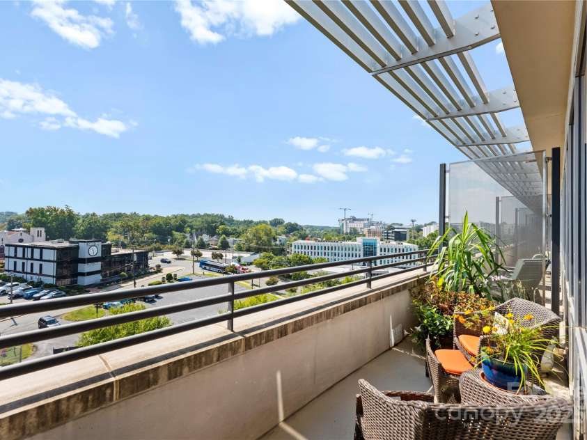 1133 Metropolitan Avenue, Charlotte, NC 28204.  MLS# CAR4300785, YatesRealty ID 3940. Balcony