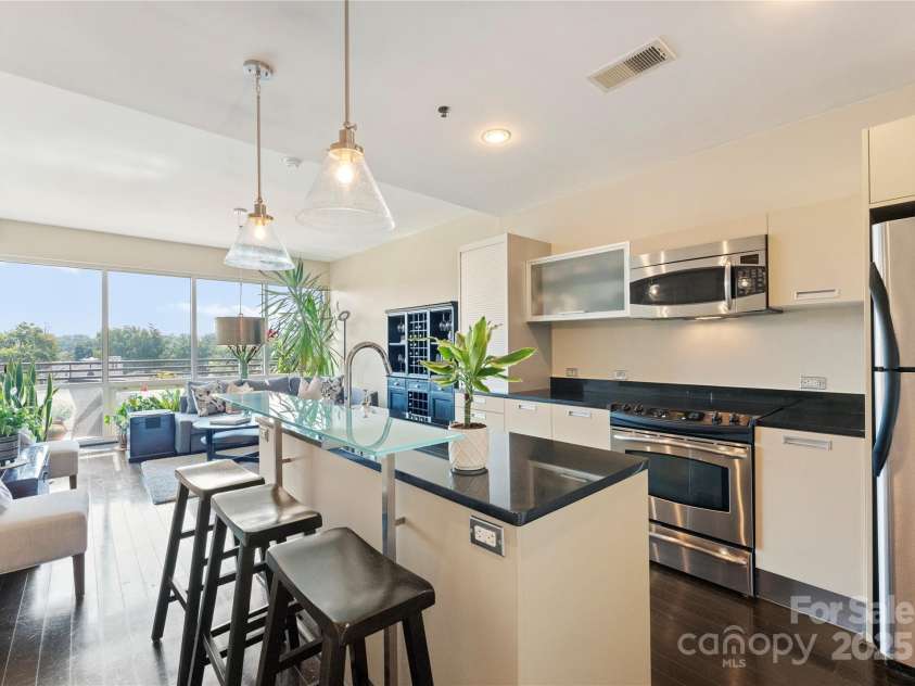 1133 Metropolitan Avenue, Charlotte, NC 28204.  MLS# CAR4300785, YatesRealty ID 3940. First Floor