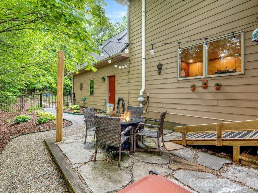 5584 Spring Road, Hendersonville, NC 28739.  MLS# CAR4350569, YatesRealty ID 3940. 