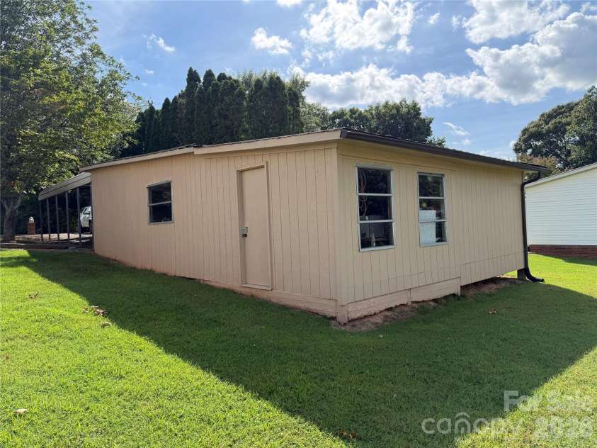 5720 Skyway Drive, Conover, NC 28613.  MLS# CAR4406645, YatesRealty ID 39400. 