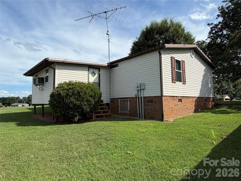 5720 Skyway Drive, Conover, NC 28613.  MLS# CAR4406645, YatesRealty ID 39400. 