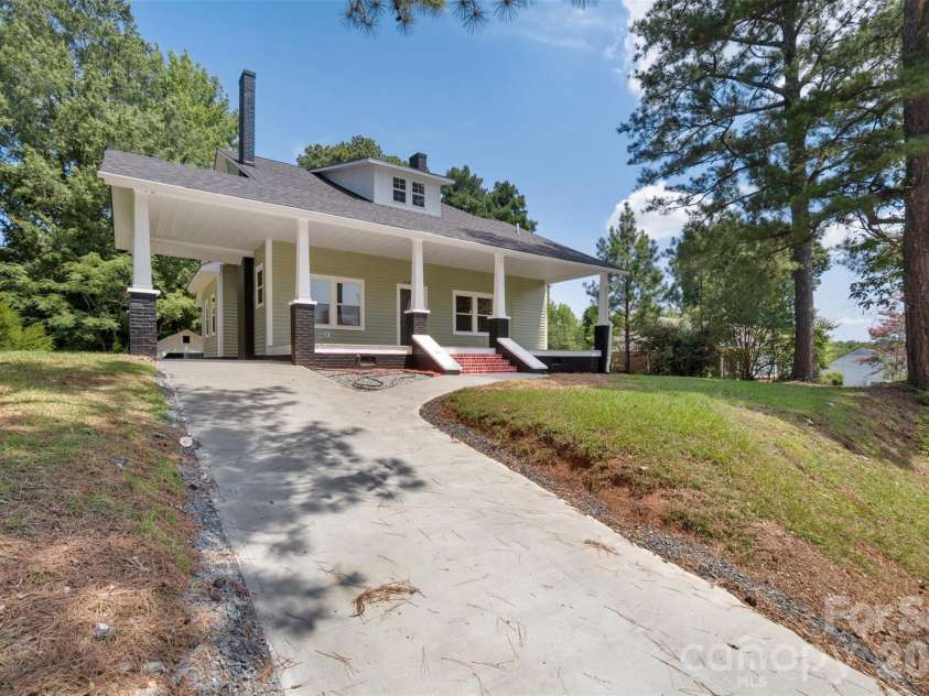 607 Lee Avenue, Wadesboro, NC 28170.  MLS# CAR4405753, YatesRealty ID 39406. 