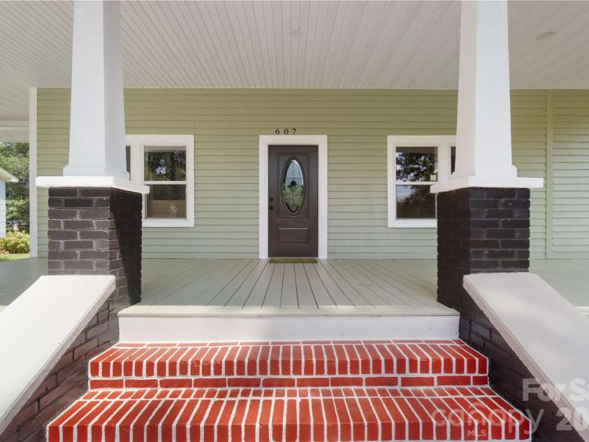 607 Lee Avenue, Wadesboro, NC 28170.  MLS# CAR4405753, YatesRealty ID 39406. 