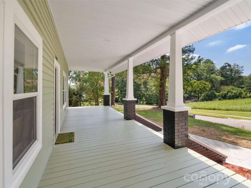 607 Lee Avenue, Wadesboro, NC 28170.  MLS# CAR4405753, YatesRealty ID 39406. 