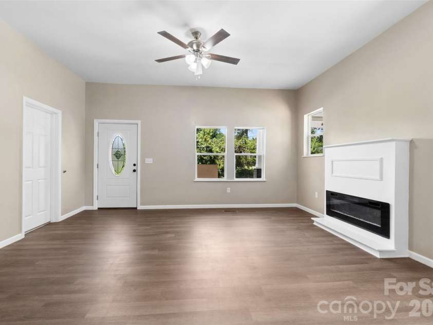 607 Lee Avenue, Wadesboro, NC 28170.  MLS# CAR4405753, YatesRealty ID 39406. Den