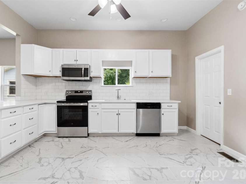 607 Lee Avenue, Wadesboro, NC 28170.  MLS# CAR4405753, YatesRealty ID 39406. Kitchen