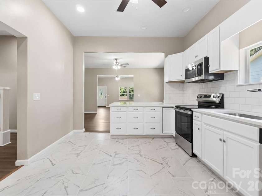607 Lee Avenue, Wadesboro, NC 28170.  MLS# CAR4405753, YatesRealty ID 39406. Kitchen