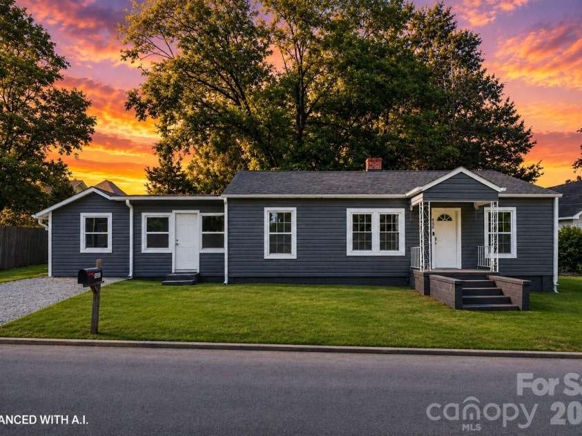905 Rankin Avenue, Gastonia, NC 28052.  MLS# CAR4406305, YatesRealty ID 39409. 