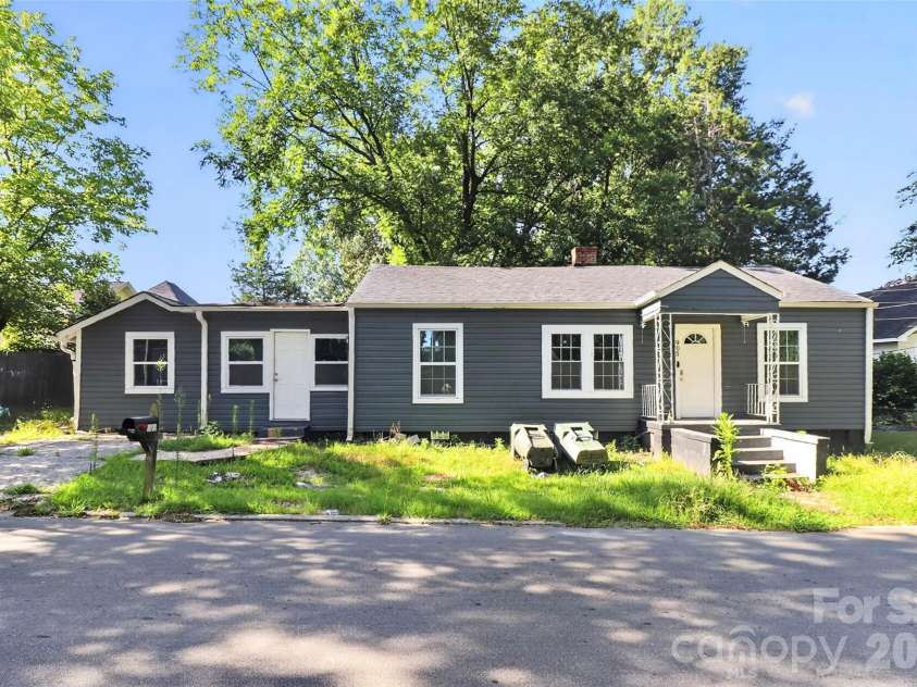 905 Rankin Avenue, Gastonia, NC 28052.  MLS# CAR4406305, YatesRealty ID 39409. 
