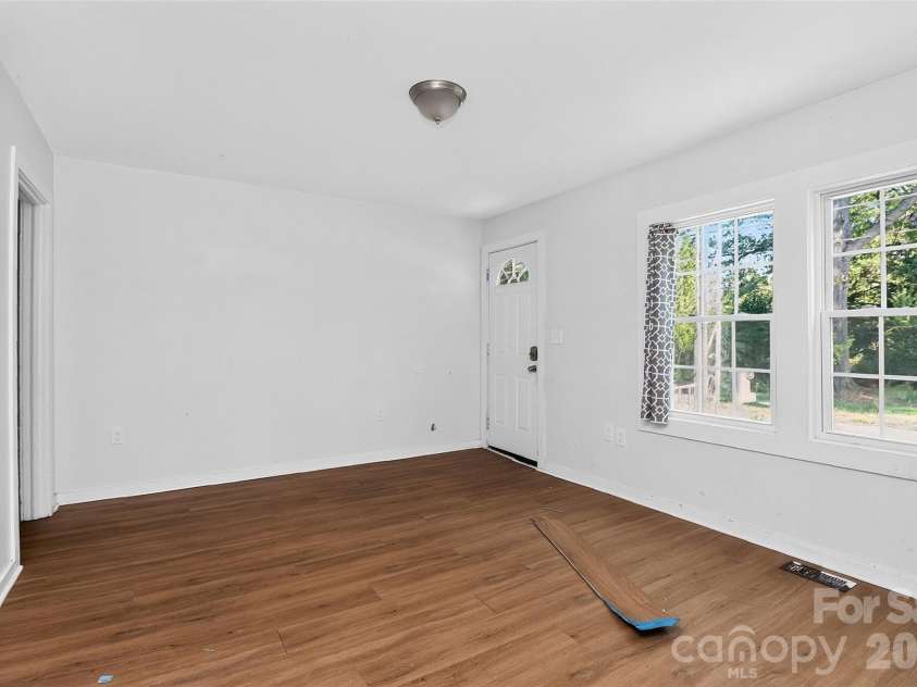 905 Rankin Avenue, Gastonia, NC 28052.  MLS# CAR4406305, YatesRealty ID 39409. 