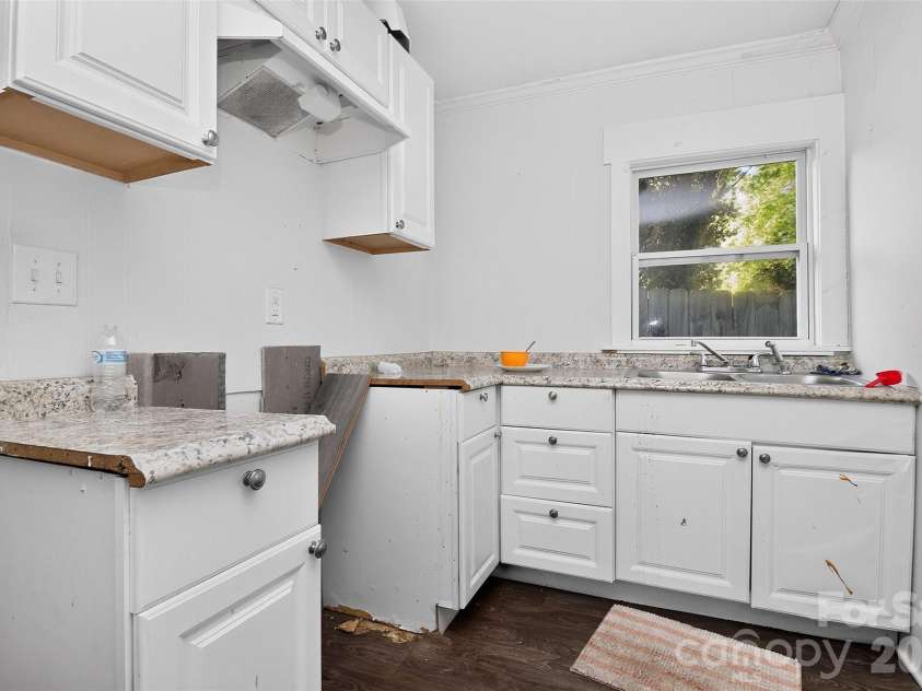 905 Rankin Avenue, Gastonia, NC 28052.  MLS# CAR4406305, YatesRealty ID 39409. 