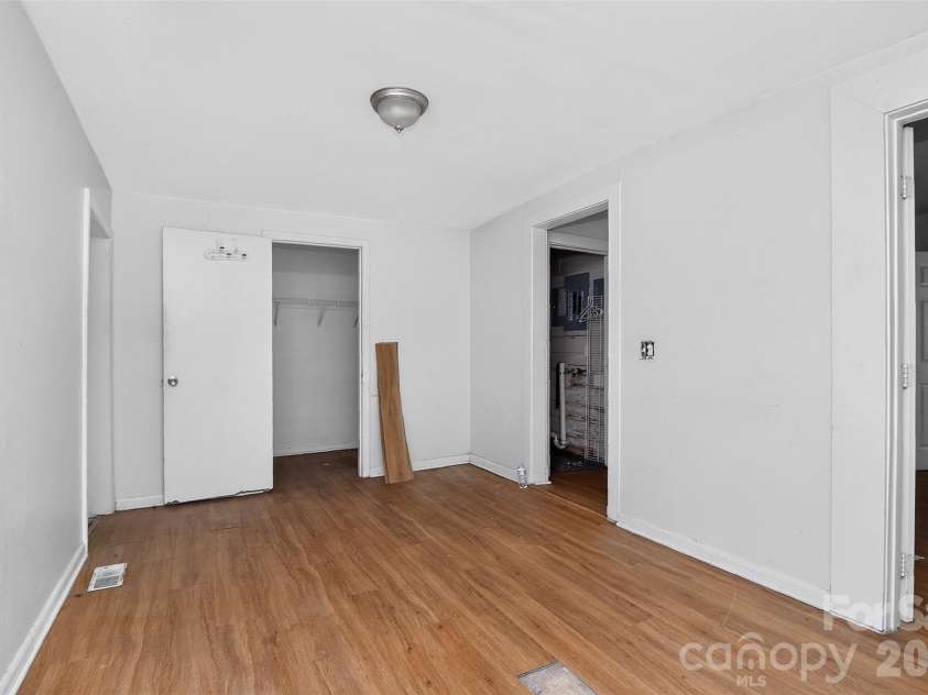 905 Rankin Avenue, Gastonia, NC 28052.  MLS# CAR4406305, YatesRealty ID 39409. 