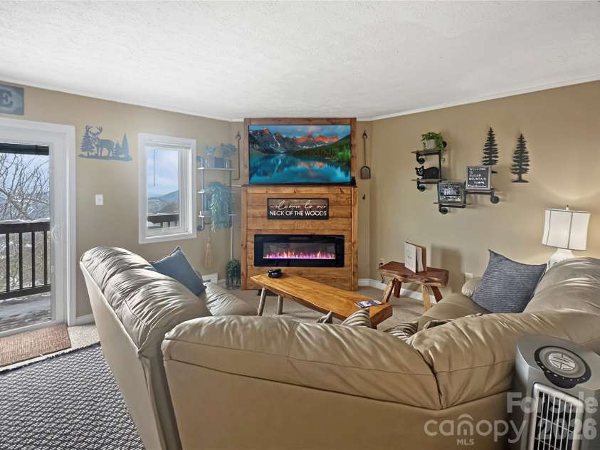 102 Sugar Ski Drive, Sugar Mountain, NC 28604.  MLS# CAR4344100, YatesRealty ID 3941. 