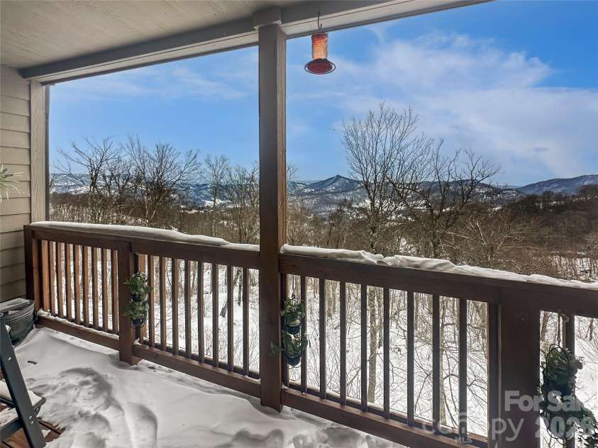 102 Sugar Ski Drive, Sugar Mountain, NC 28604.  MLS# CAR4344100, YatesRealty ID 3941. 