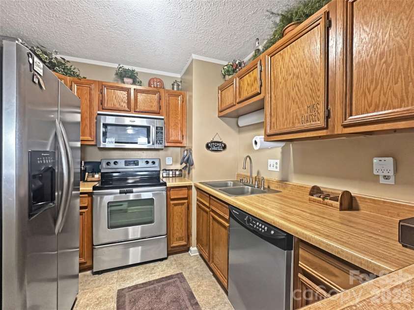 102 Sugar Ski Drive, Sugar Mountain, NC 28604.  MLS# CAR4344100, YatesRealty ID 3941. 