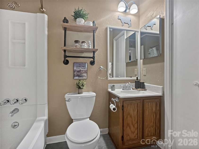 102 Sugar Ski Drive, Sugar Mountain, NC 28604.  MLS# CAR4344100, YatesRealty ID 3941. 