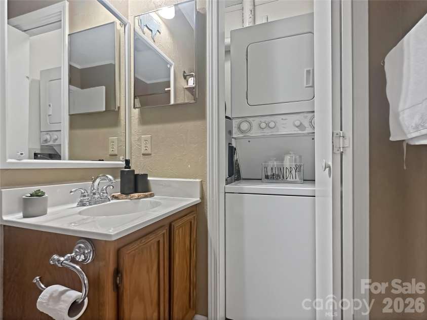 102 Sugar Ski Drive, Sugar Mountain, NC 28604.  MLS# CAR4344100, YatesRealty ID 3941. 