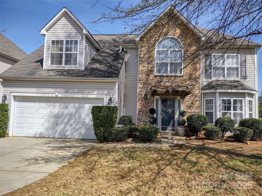 1912 Darbywine Drive, Charlotte, NC 28216.  MLS# CAR4237990, YatesRealty ID 3941. 