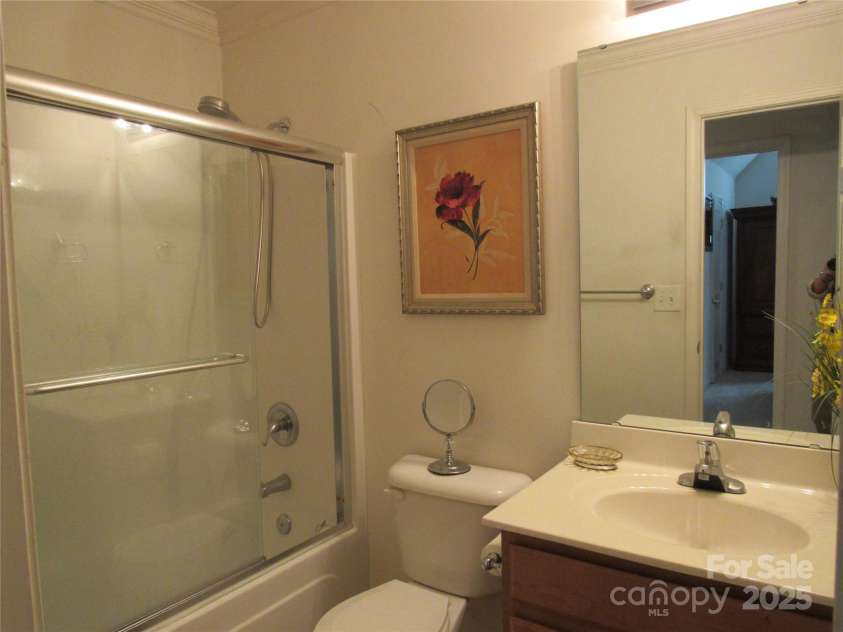 1912 Darbywine Drive, Charlotte, NC 28216.  MLS# CAR4237990, YatesRealty ID 3941. 