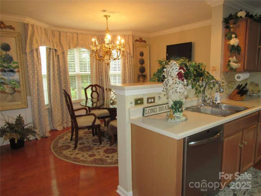 1912 Darbywine Drive, Charlotte, NC 28216.  MLS# CAR4237990, YatesRealty ID 3941. 