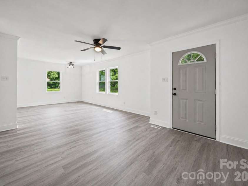 725 Forest Drive, Rock Hill, SC 29730.  MLS# CAR4403194, YatesRealty ID 39411. 