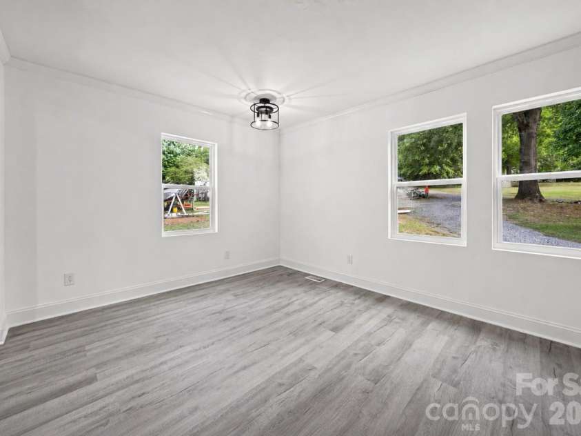 725 Forest Drive, Rock Hill, SC 29730.  MLS# CAR4403194, YatesRealty ID 39411. 