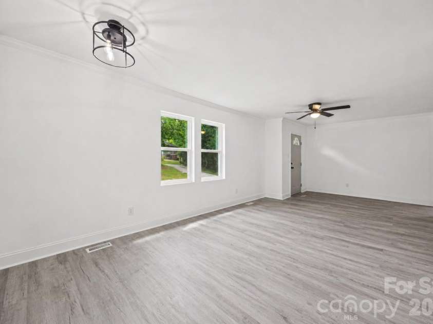 725 Forest Drive, Rock Hill, SC 29730.  MLS# CAR4403194, YatesRealty ID 39411. 