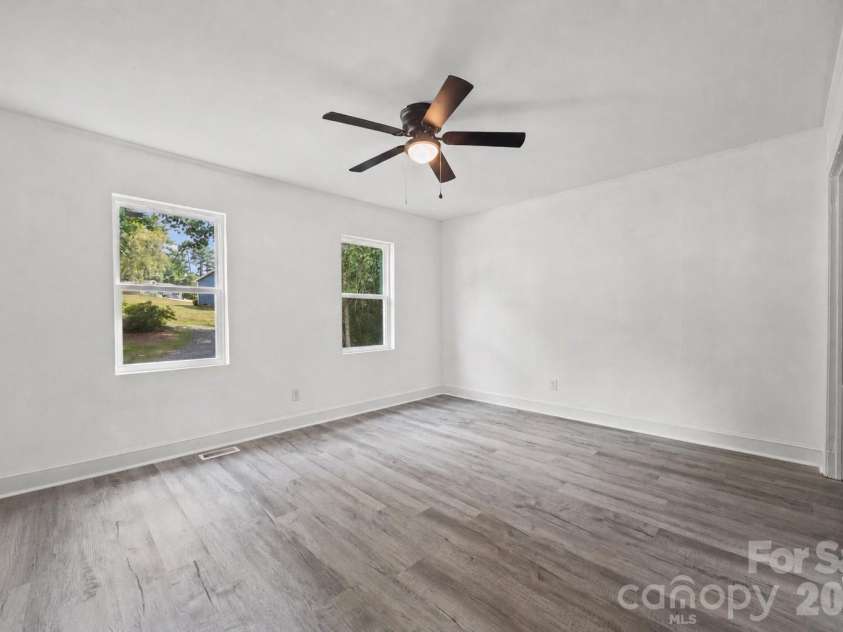 725 Forest Drive, Rock Hill, SC 29730.  MLS# CAR4403194, YatesRealty ID 39411. 