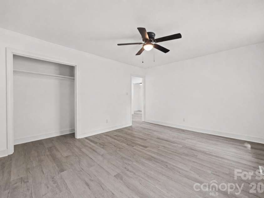 725 Forest Drive, Rock Hill, SC 29730.  MLS# CAR4403194, YatesRealty ID 39411. 