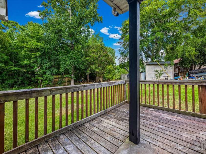 725 Forest Drive, Rock Hill, SC 29730.  MLS# CAR4403194, YatesRealty ID 39411. 