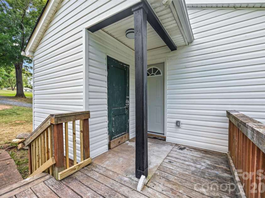 725 Forest Drive, Rock Hill, SC 29730.  MLS# CAR4403194, YatesRealty ID 39411. 