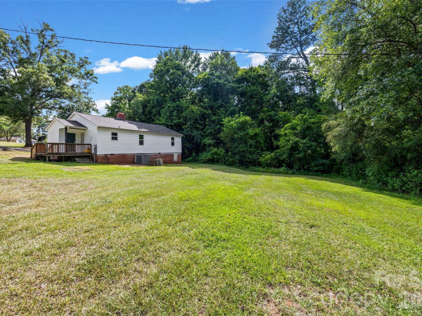725 Forest Drive, Rock Hill, SC 29730.  MLS# CAR4403194, YatesRealty ID 39411. 