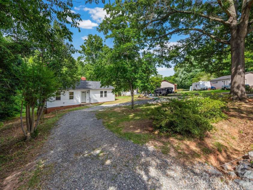 725 Forest Drive, Rock Hill, SC 29730.  MLS# CAR4403194, YatesRealty ID 39411. 