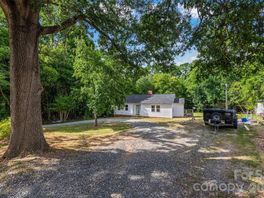 725 Forest Drive, Rock Hill, SC 29730.  MLS# CAR4403194, YatesRealty ID 39411. 